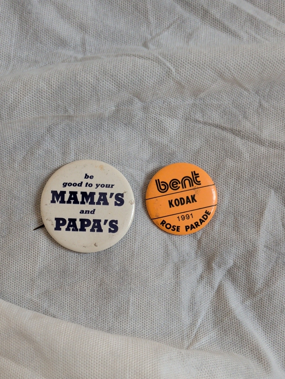 Kodak Orange 'bent' 1991 Rose Parade Kids Pinback Button And Mamas And Papas Pin